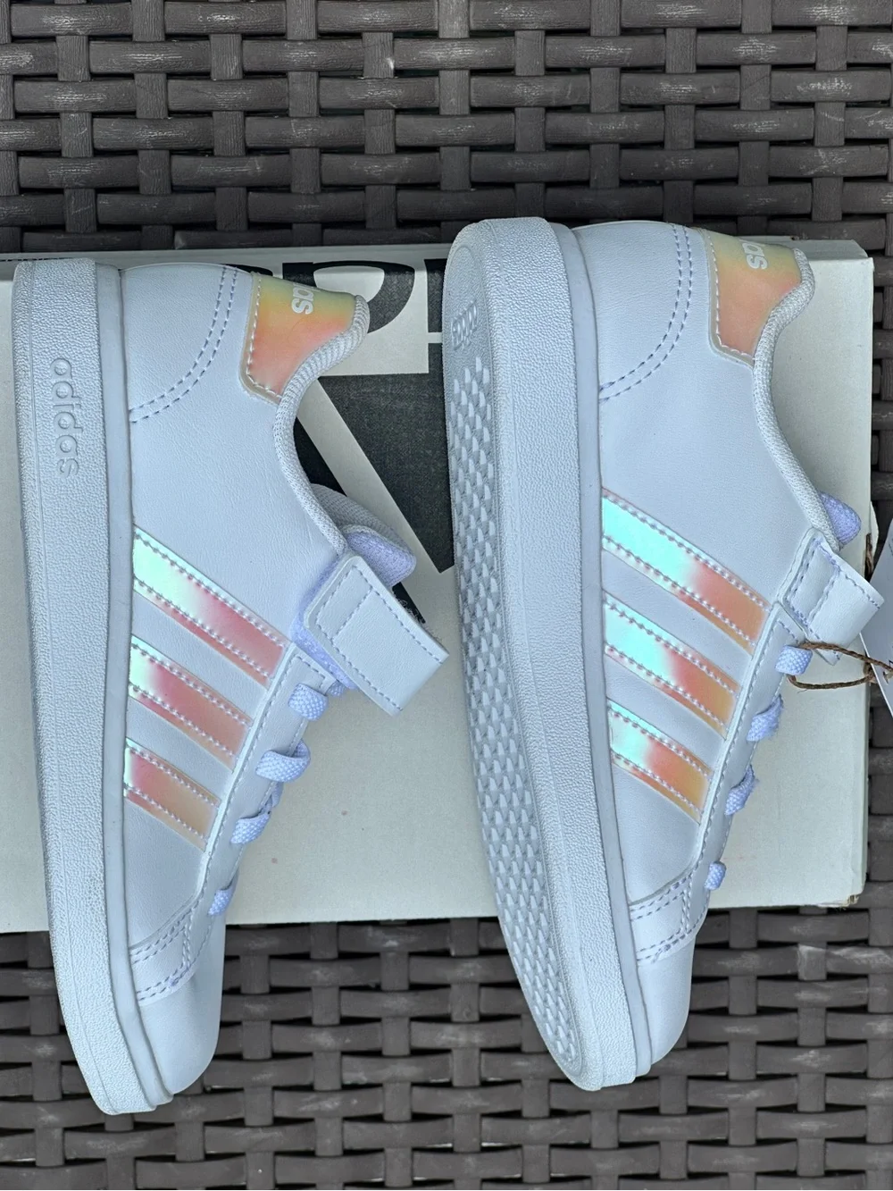 NEW Adidas Unisex Little Kids Grand Court 2.0 Low Casual Sneaker Youth 12K (12C)